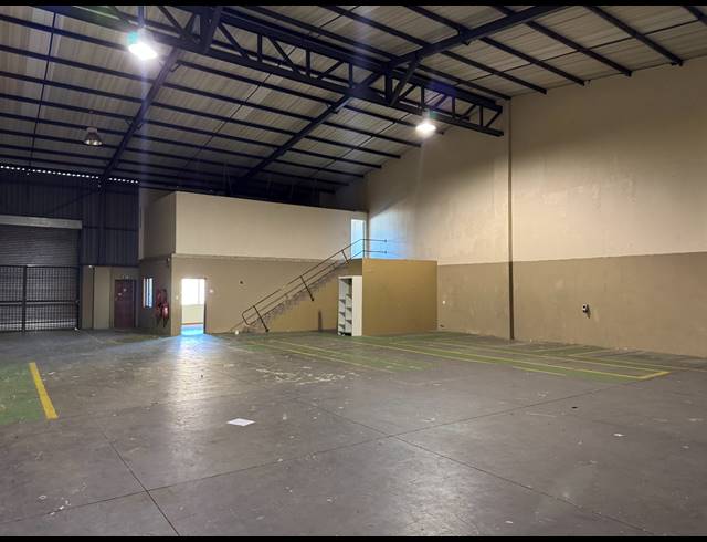 450M² WAREHOUSE TO LET IN STORMILL